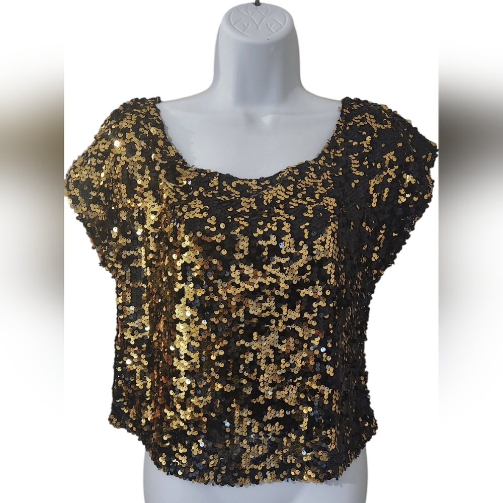 Arden B Black and Gold Cropped  Sequin Top. Size M